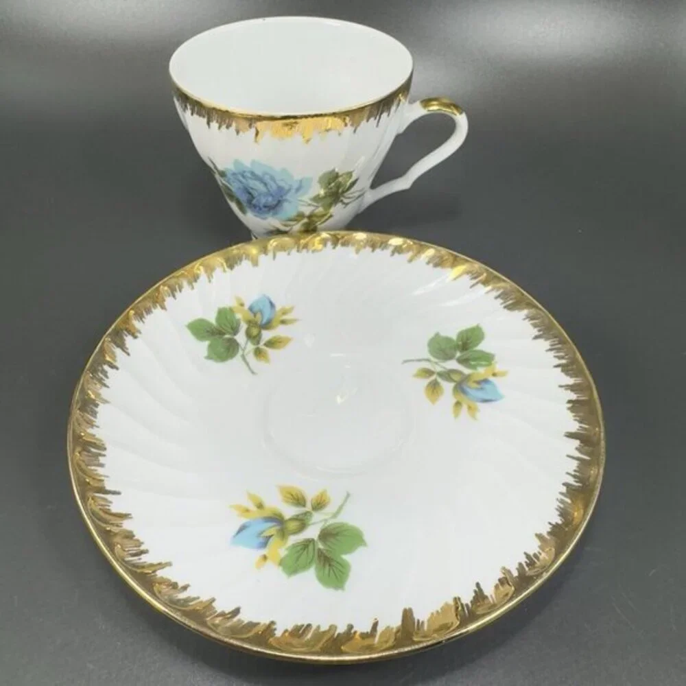Mitterteich Bavaria Germany Fine Porcelain‎ Teacup Saucer Set Heavy Gold Pattern